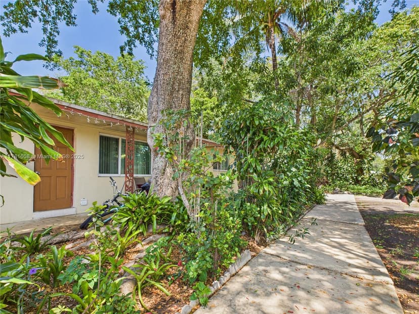1901 SW 11th St, Fort Lauderdale FL 33312