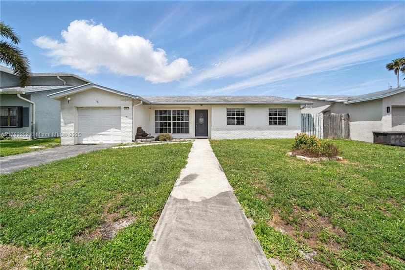 11641 NW 42nd St, Sunrise FL 33323