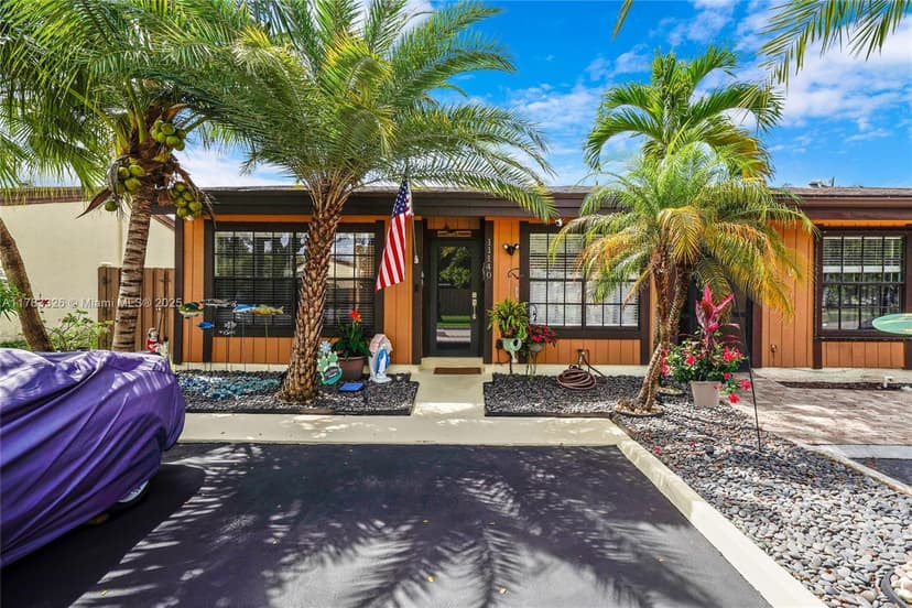 11140 Redwood Ave, Pembroke Pines FL 33026