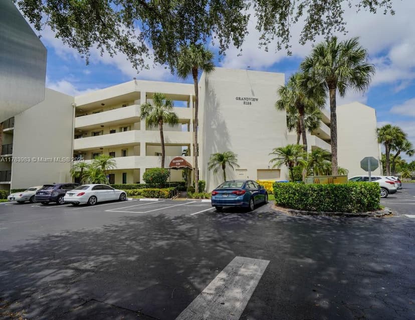 3138 VIA POINCIANA # 105, Lake Worth FL 33467
