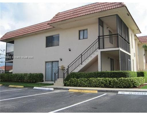 342 Lakeview Dr # 105, Weston FL 33326