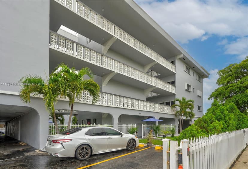 1818 Rodman St # 2E, Hollywood FL 33020