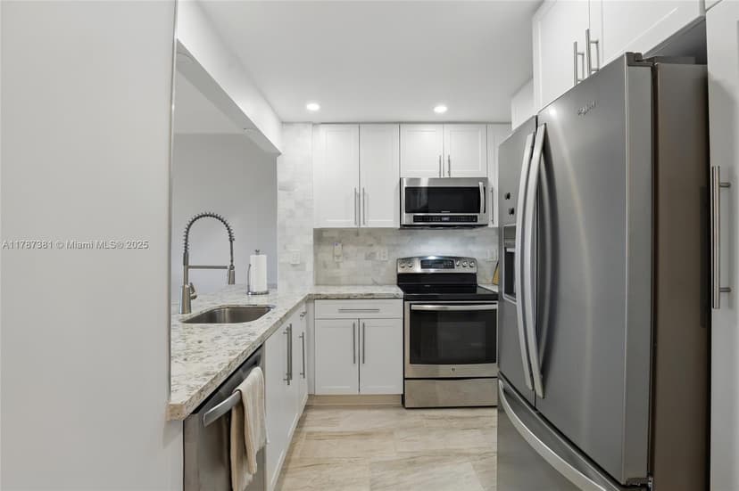 1831 NE 38th St # 402, Oakland Park FL 33308