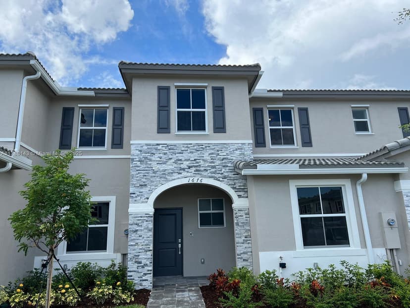 1676 SE 26th Ter, Homestead FL 33035
