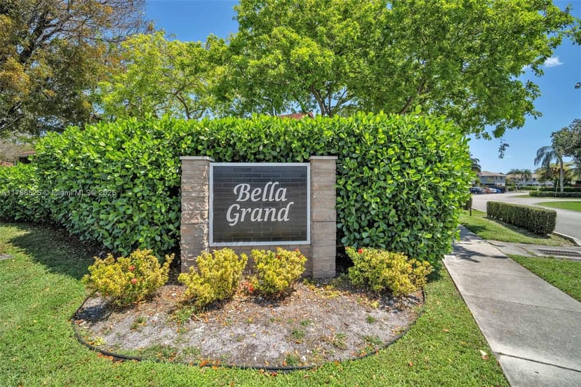 10457 NW 8th St # 105, Pembroke Pines FL 33026