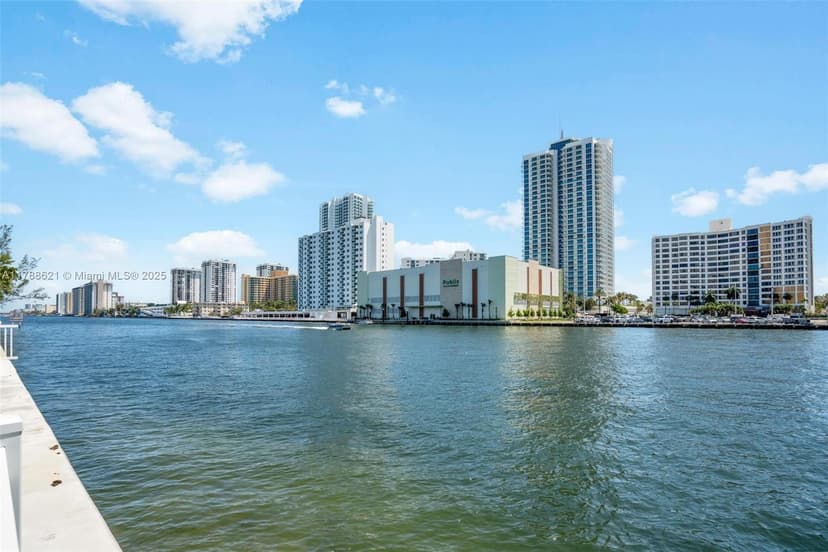 600 Parkview Dr, Hallandale Beach FL 33009