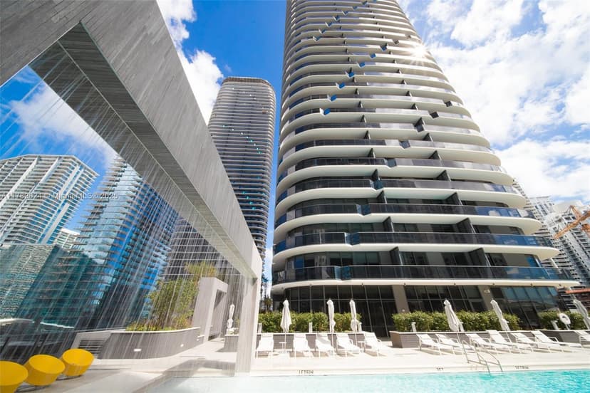55 SW 9th St # 2509, Miami FL 33130