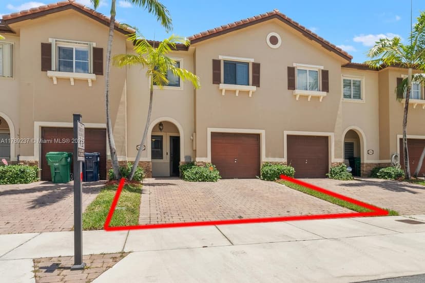 21937 SW 88th Path, Cutler Bay FL 33190
