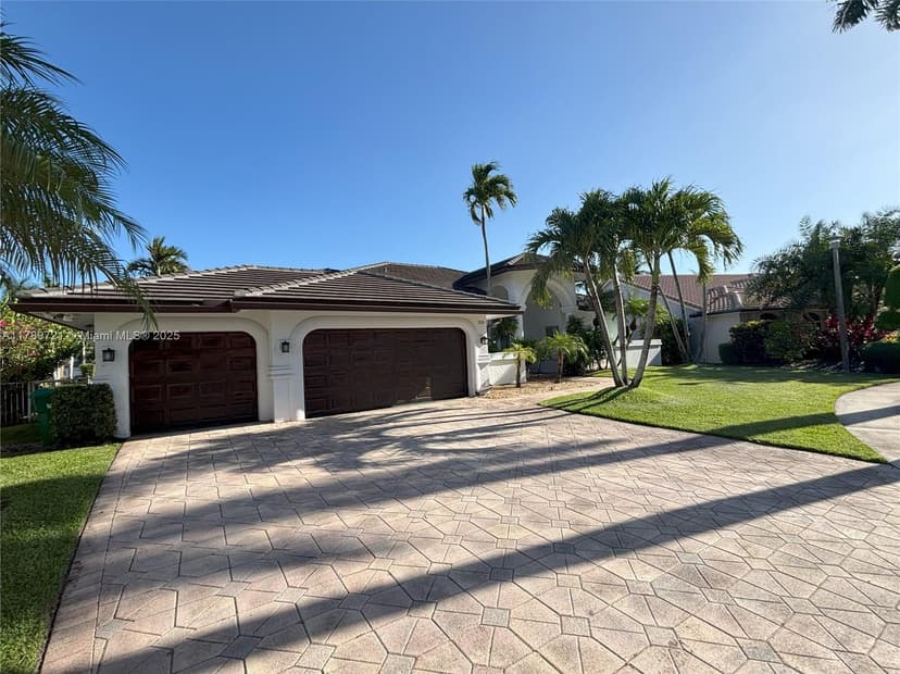 320 Windmill Palm Ave, Plantation FL 33324