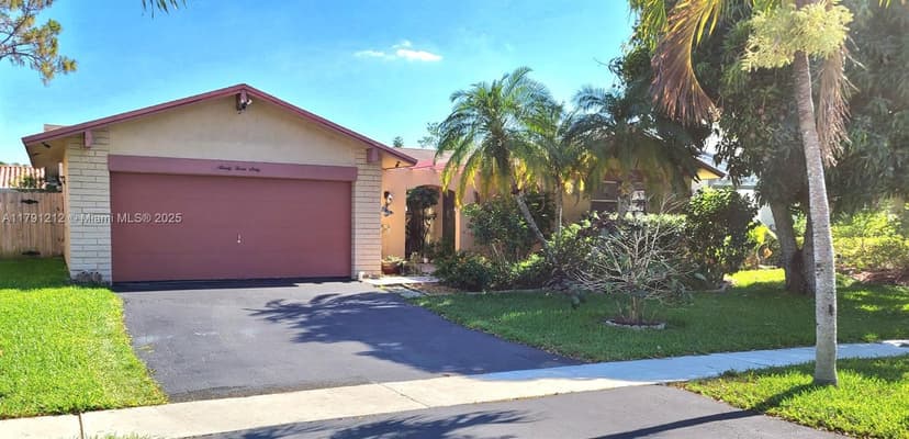 9360 NW 42nd Ct, Sunrise FL 33351