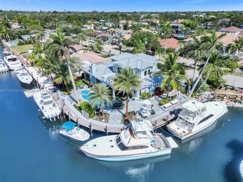 2340 NE 48th St, Lighthouse Point FL 33064