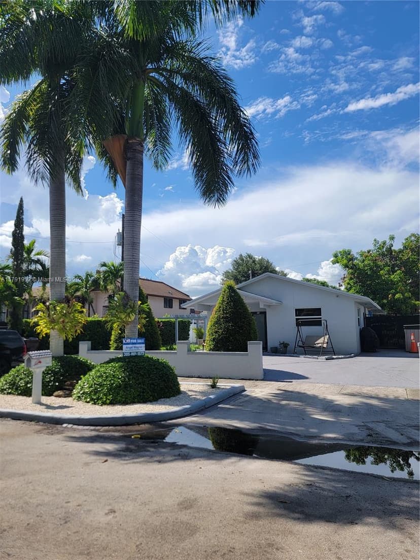 25 E 53rd Ter, Hialeah FL 33013