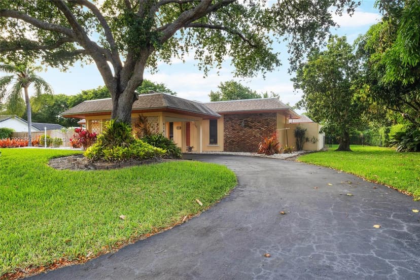 8261 SW 186th St, Cutler Bay FL 33157