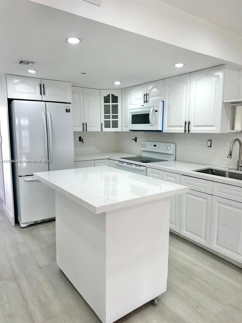 12025 SW 10th St # 204, Miami FL 33184