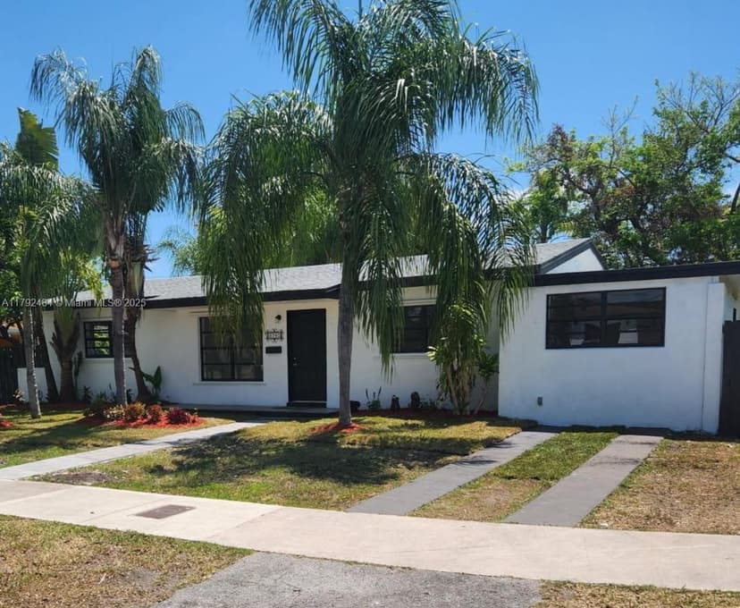 9340 Martinique Dr, Cutler Bay FL 33189