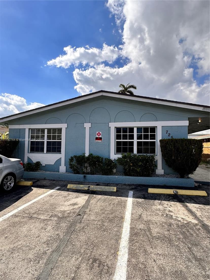 725 NW 4th Ave, Fort Lauderdale FL 33311