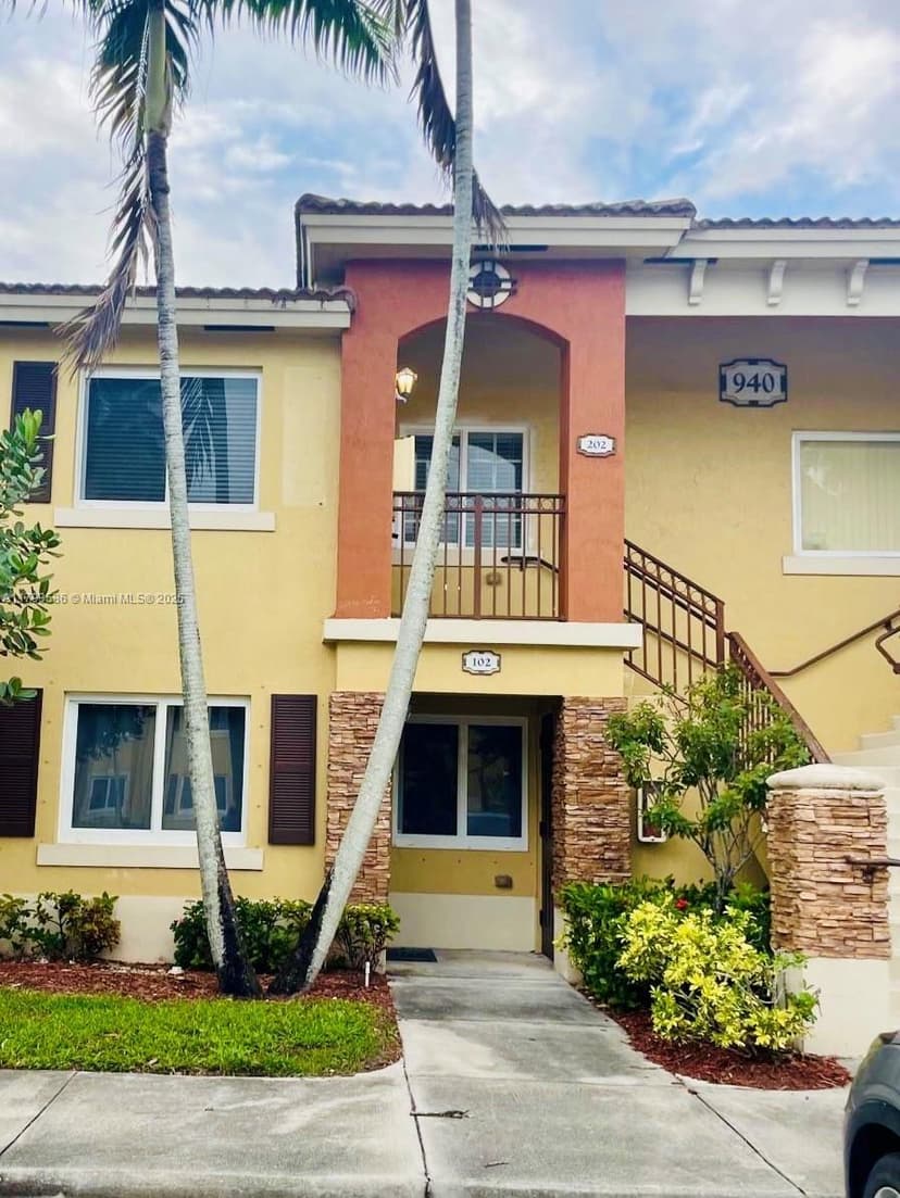 940 NE 34th Ave # 202, Homestead FL 33033