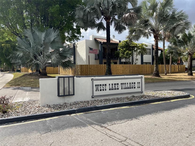 460 W Park Dr # 103, Miami FL 33172