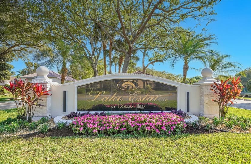 4123 W Lake Estates Dr, Davie FL 33328