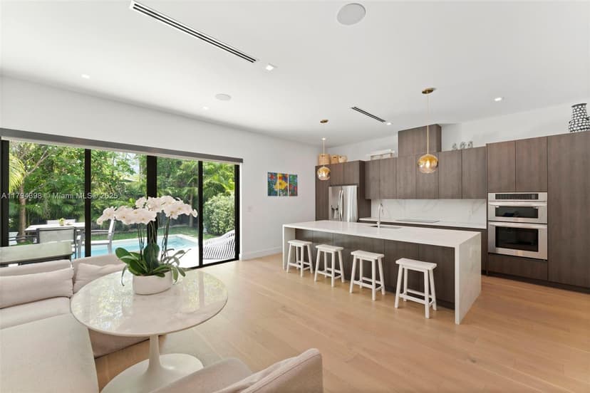 3132 Plaza St, Miami FL 33133