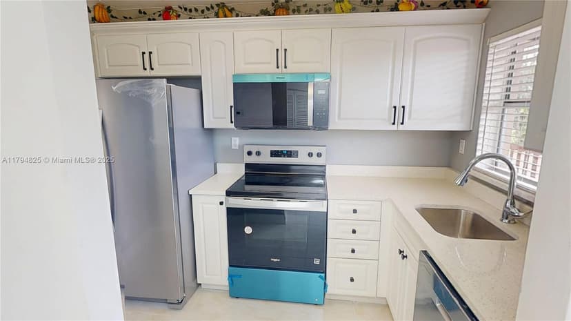 9900 Sunrise Lakes Blvd # 309, Sunrise FL 33322