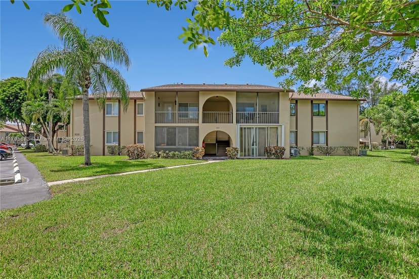 322 Pine Ridge Cir # 2, Green Acres FL 33463