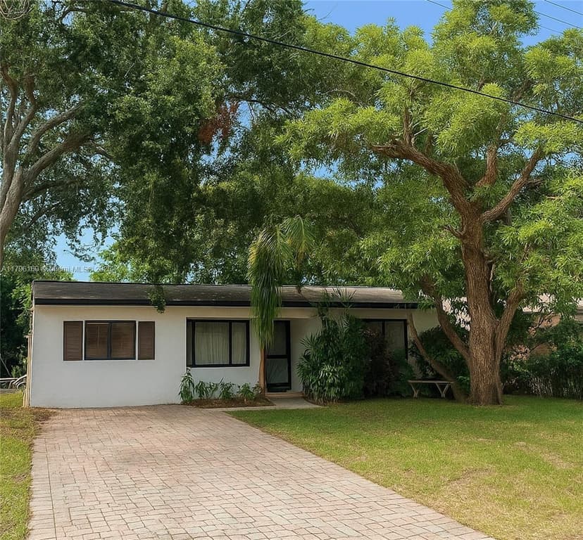 722 SW 10th St, Hallandale Beach FL 33009