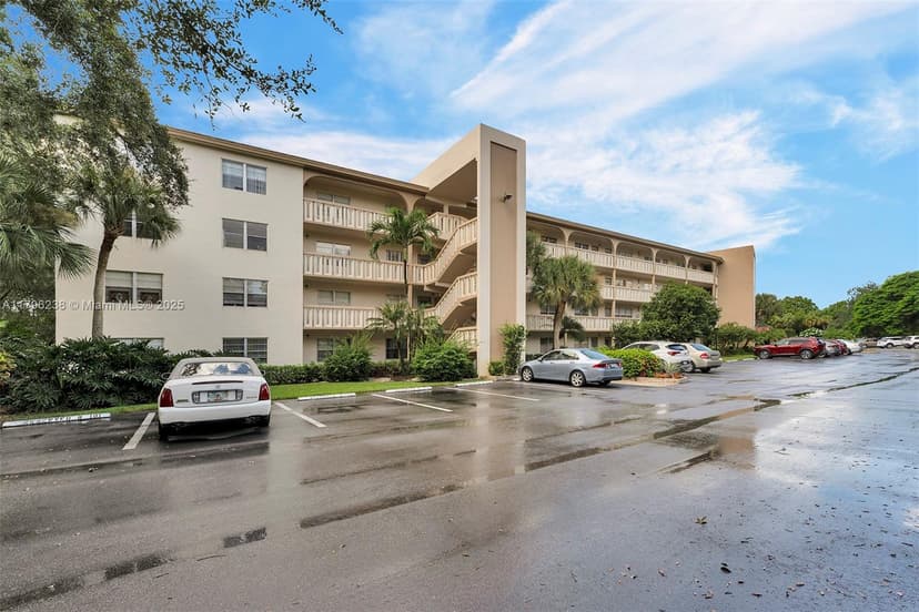 2301 Lucaya Ln # J4, Coconut Creek FL 33066