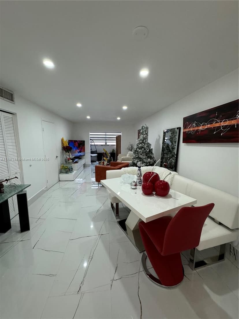 6055 W 19th Ave # 216, Hialeah FL 33012