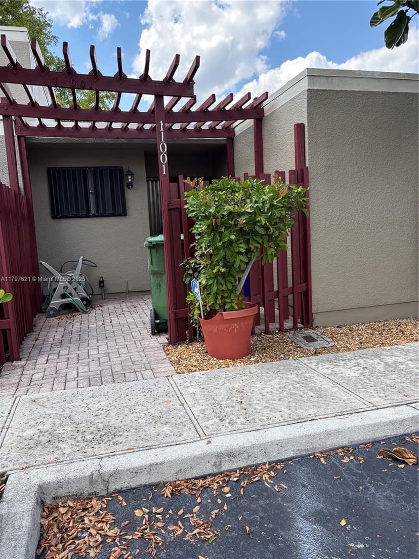 11001 N Lakeview Dr # 11001, Pembroke Pines FL 33026
