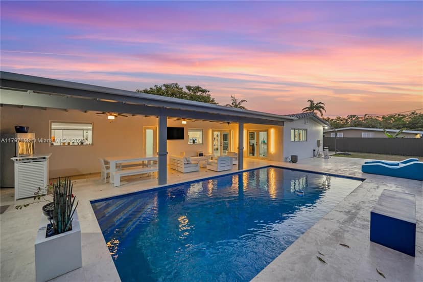 8501 SW 142nd St, Palmetto Bay FL 33158