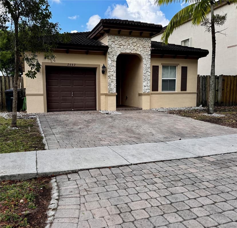 2442 NE 3rd Ct, Homestead FL 33033