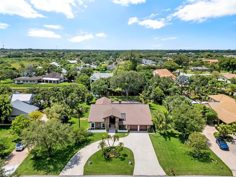 11850 OAK LEAF DR, Davie FL 33330