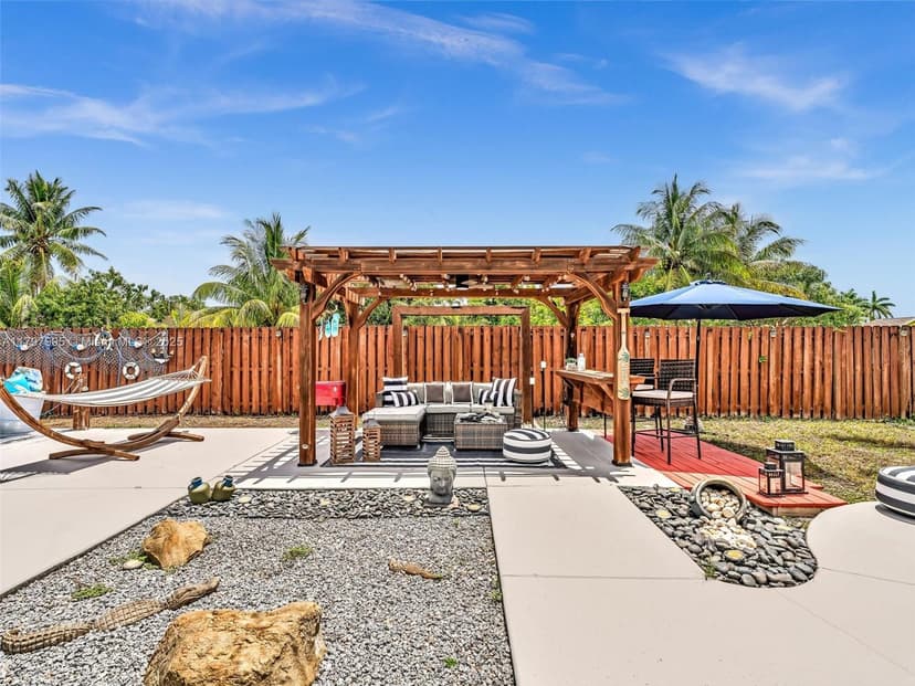 5206 NW 99th Ave, Sunrise FL 33351