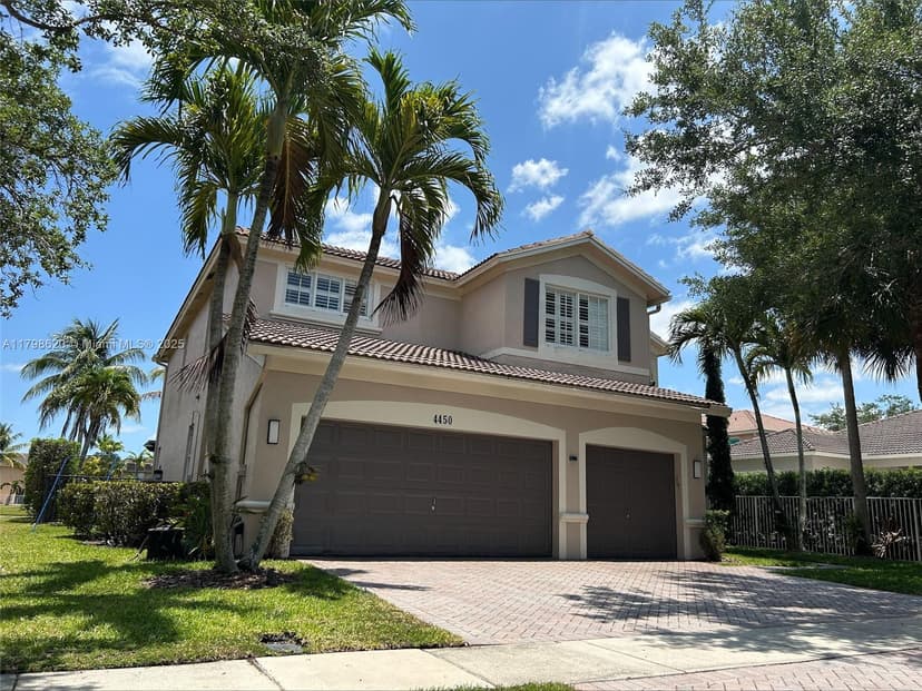 4450 Laurel Pl, Weston FL 33332