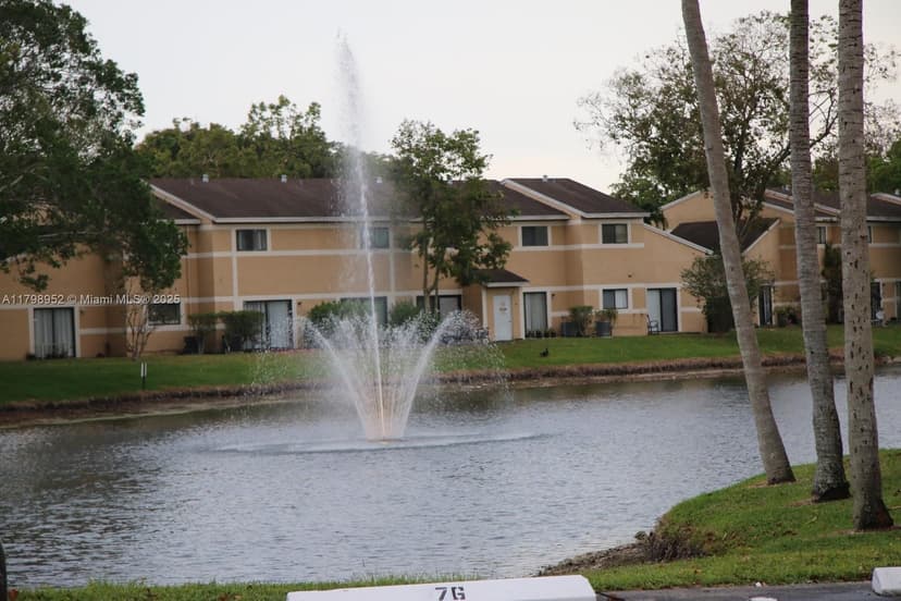 200 W Palm Cir W # 104, Pembroke Pines FL 33025