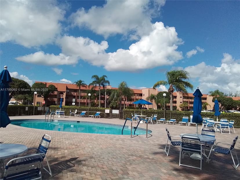 9581 Sunrise Lakes Blvd # 202, Sunrise FL 33322