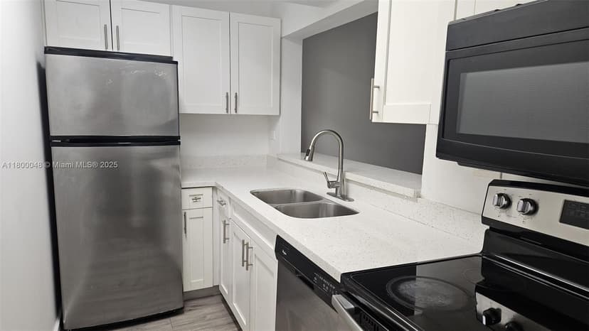 1720 NW N River Dr # 113, Miami FL 33125