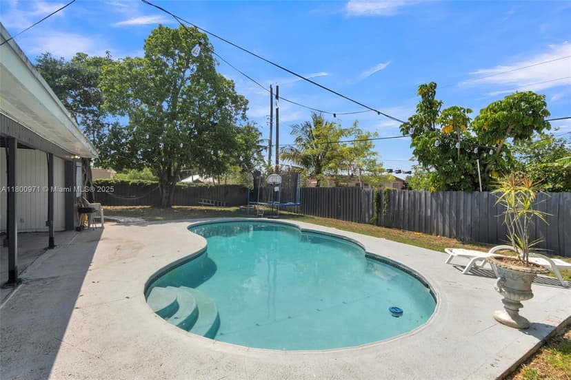 1371 NW 198th St, Miami Gardens FL 33169