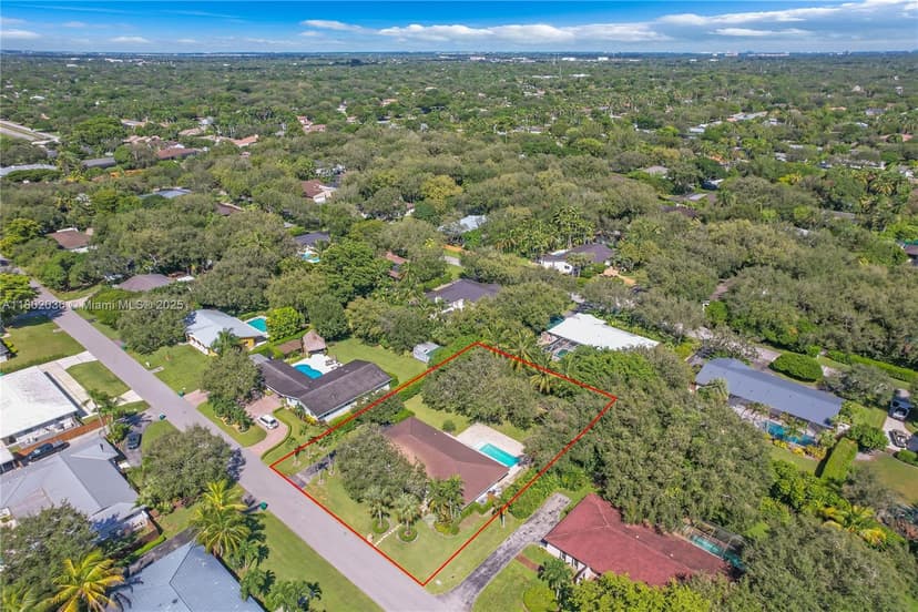 7465 SW 163rd St, Palmetto Bay FL 33157