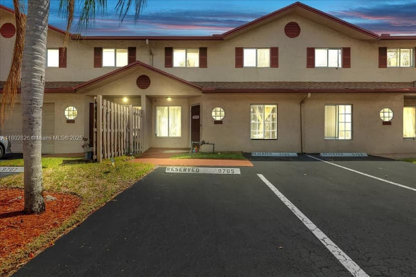 9765 NW 37th St, Sunrise FL 33351