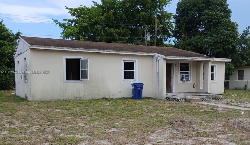 560 NW 188th St, Miami Gardens FL 33169