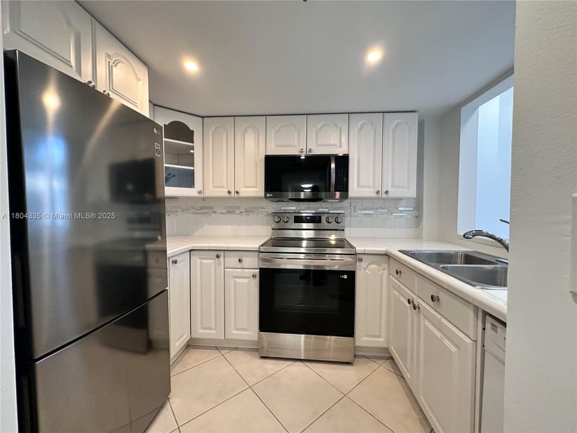 540 Brickell Key Dr # 302, Miami FL 33131