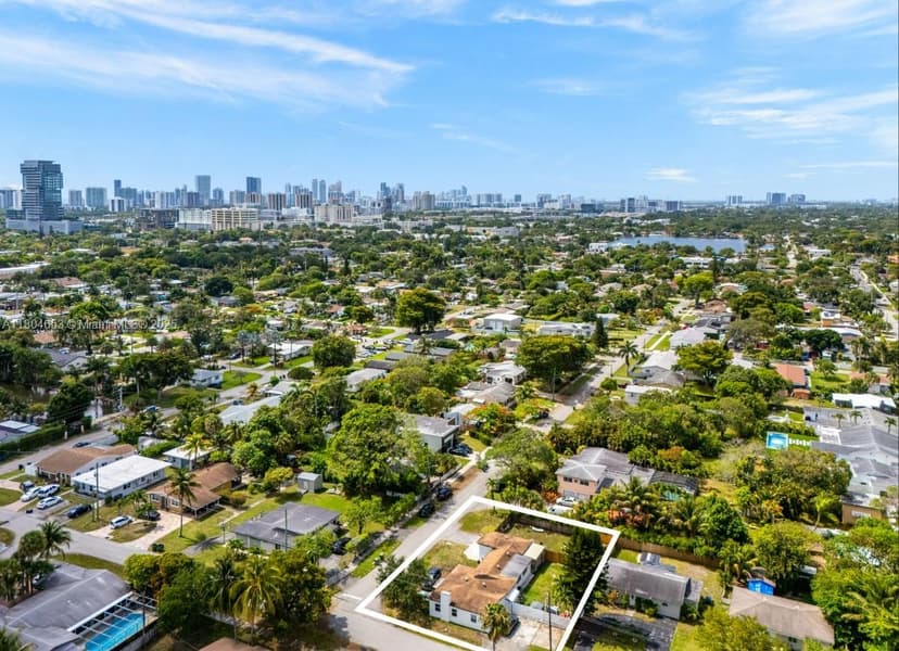 504 SW 5th Ave, Hallandale Beach FL 33009