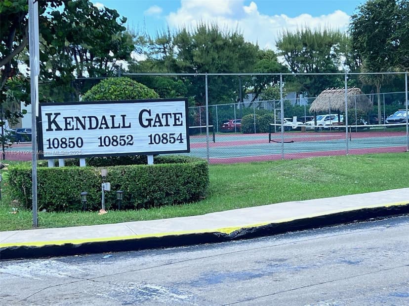 10852 N Kendall Dr # 203, Miami FL 33176