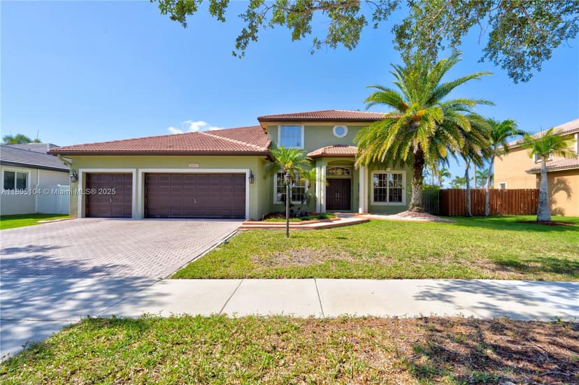16372 Segovia Cir N, Pembroke Pines FL 33331
