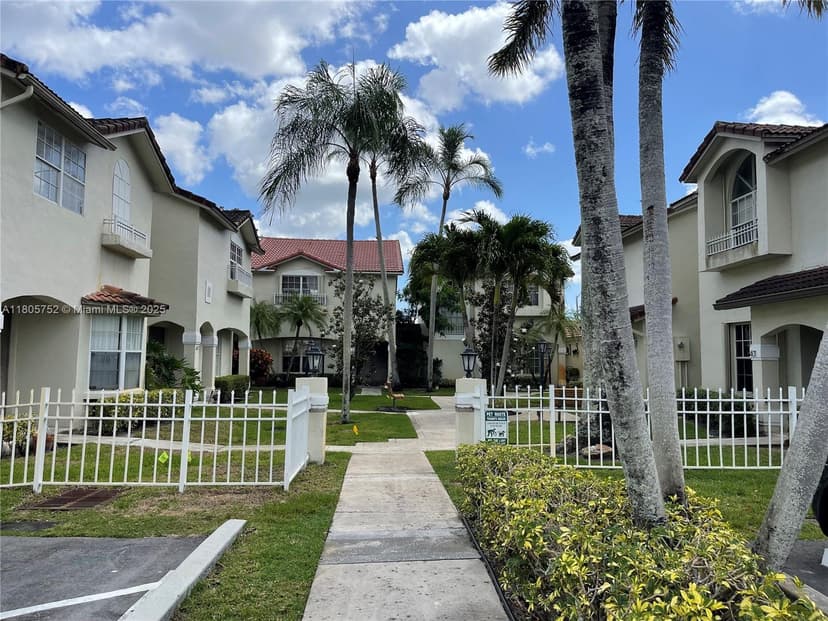 805 NW 108th Ter, Pembroke Pines FL 33026