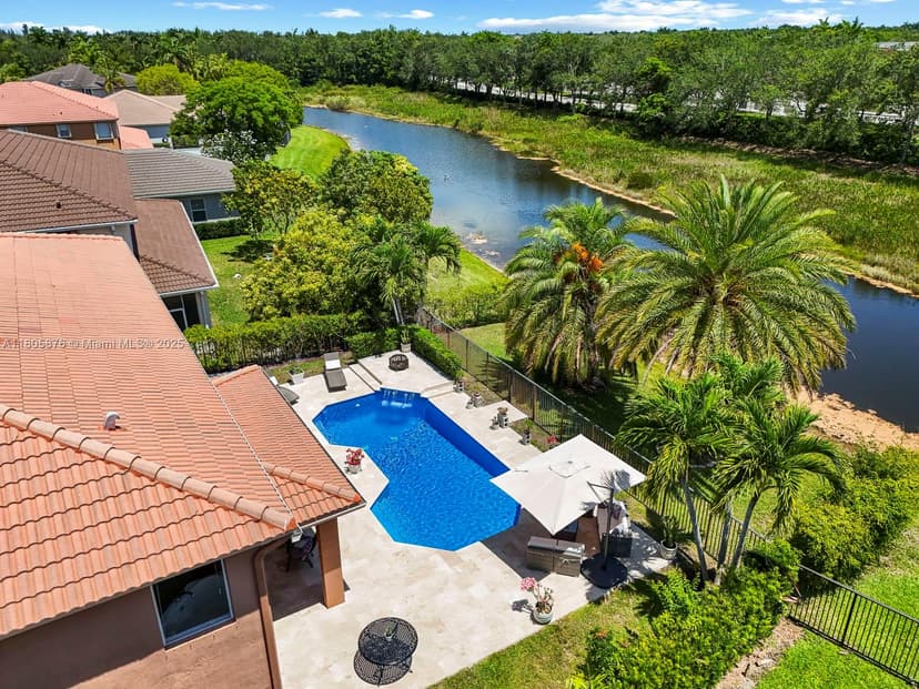 19165 N Gardenia Ave, Weston FL 33332