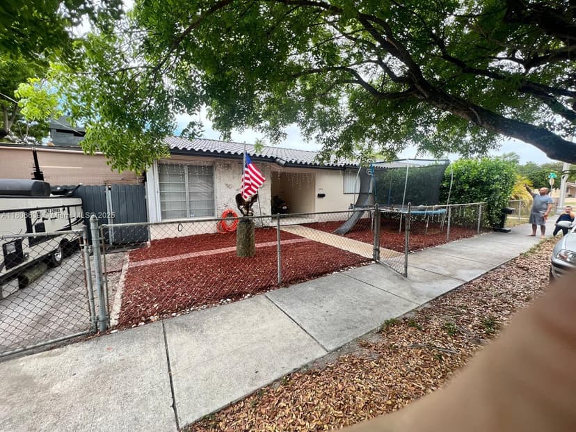 2990 W 7th Ave, Hialeah FL 33012