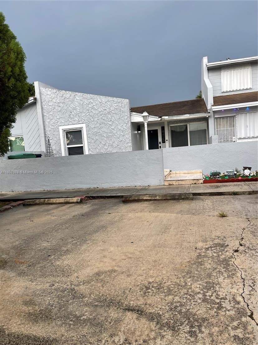 19423 NW 53rd Pl, Miami Gardens FL 33055
